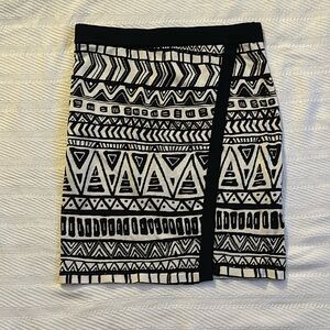 NWOT AZTEC PRINT SKIRT